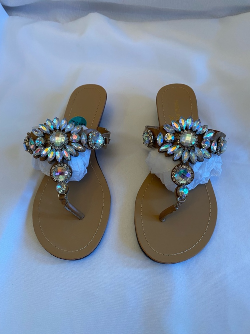 Madeline Stuart Beige Women's Classy Diamond Style Flip Flops Size 7.5 W NEW